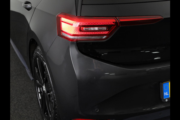 Volkswagen ID.3 First Max 58 kWh 204 pk | Navigatie | Panoramadak | Trekhaak (afneembaar) | Parkeersensoren | Achteruitrijcamera | Stoelverwarming |