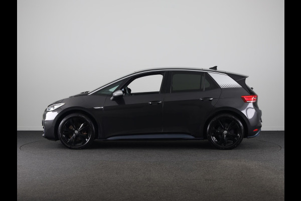 Volkswagen ID.3 First Max 58 kWh 204 pk | Navigatie | Panoramadak | Trekhaak (afneembaar) | Parkeersensoren | Achteruitrijcamera | Stoelverwarming |