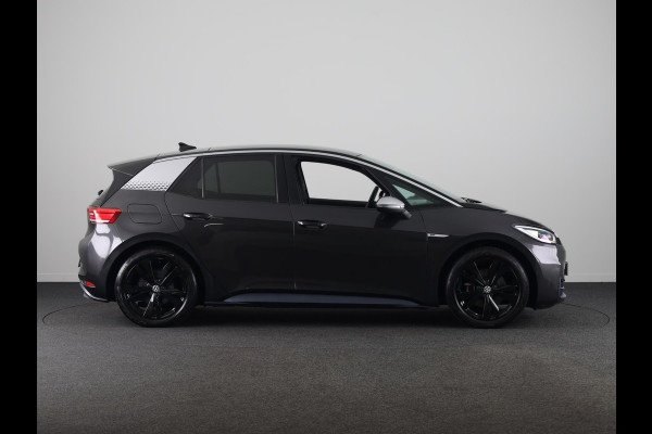 Volkswagen ID.3 First Max 58 kWh 204 pk | Navigatie | Panoramadak | Trekhaak (afneembaar) | Parkeersensoren | Achteruitrijcamera | Stoelverwarming |