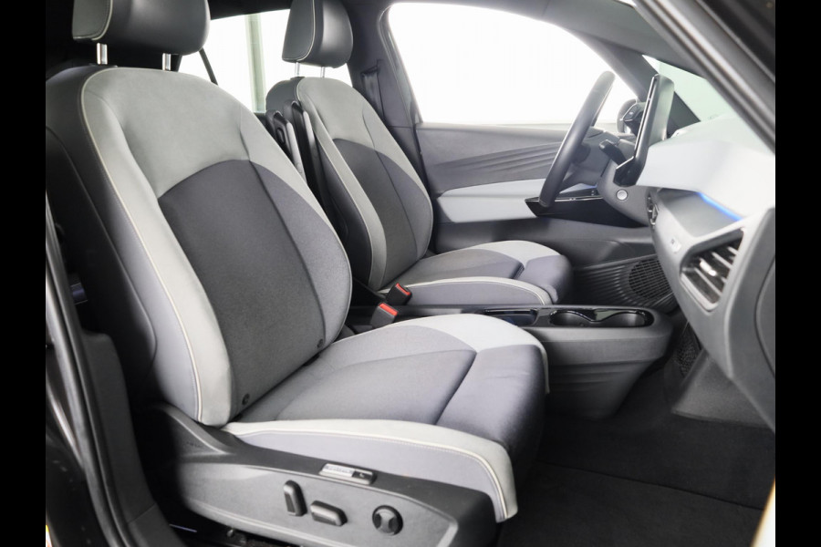 Volkswagen ID.3 First Max 58 kWh 204 pk | Navigatie | Panoramadak | Trekhaak (afneembaar) | Parkeersensoren | Achteruitrijcamera | Stoelverwarming |