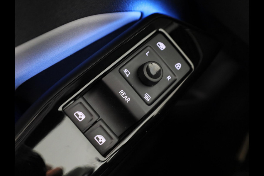 Volkswagen ID.3 First Max 58 kWh 204 pk | Navigatie | Panoramadak | Trekhaak (afneembaar) | Parkeersensoren | Achteruitrijcamera | Stoelverwarming |