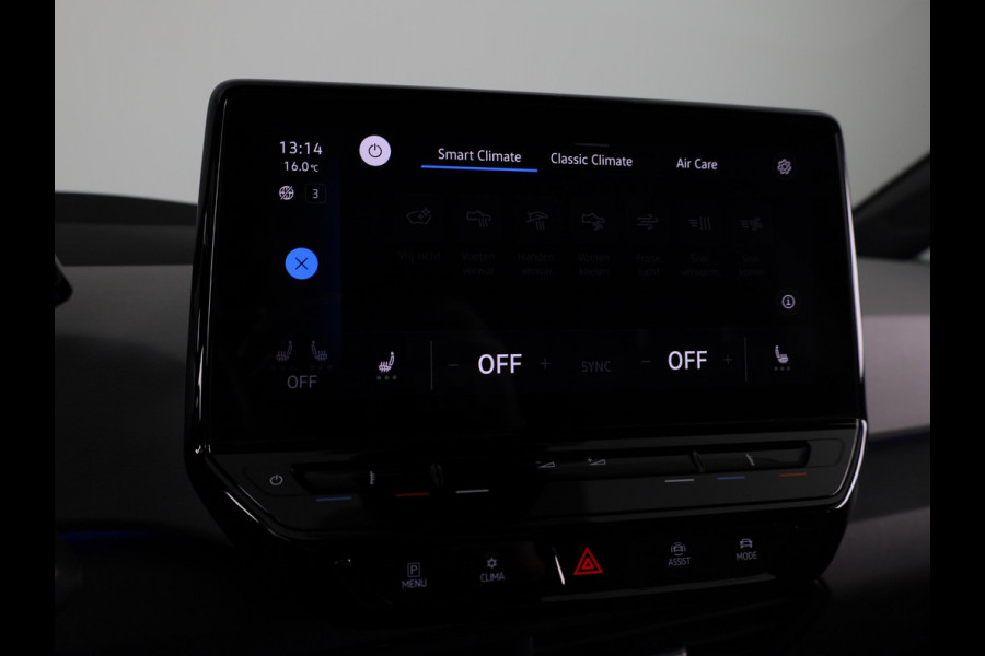 Volkswagen ID.3 First Max 58 kWh 204 pk | Navigatie | Panoramadak | Trekhaak (afneembaar) | Parkeersensoren | Achteruitrijcamera | Stoelverwarming |