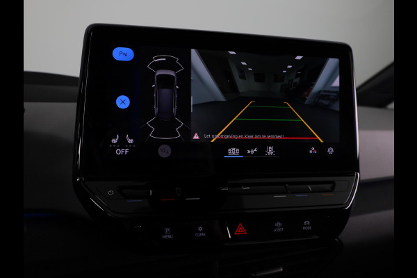 Volkswagen ID.3 First Max 58 kWh 204 pk | Navigatie | Panoramadak | Trekhaak (afneembaar) | Parkeersensoren | Achteruitrijcamera | Stoelverwarming |