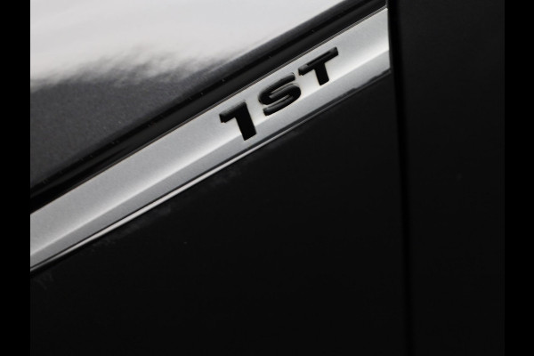 Volkswagen ID.3 First Max 58 kWh 204 pk | Navigatie | Panoramadak | Trekhaak (afneembaar) | Parkeersensoren | Achteruitrijcamera | Stoelverwarming |