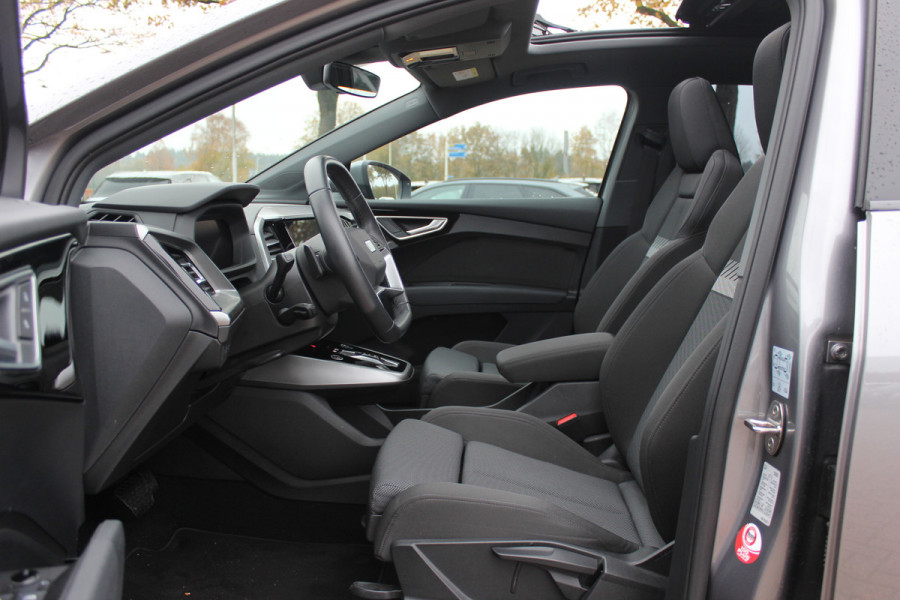 Audi Q4 e-tron 35 Launch edition Advanced Plus 55 kWh / SOH 93%  / Trekhaak / Panoramadak / Camera / Navigatie / 19'' / Matrix LED / Stoelverwarming / Warmtepomp / DAB / ACC