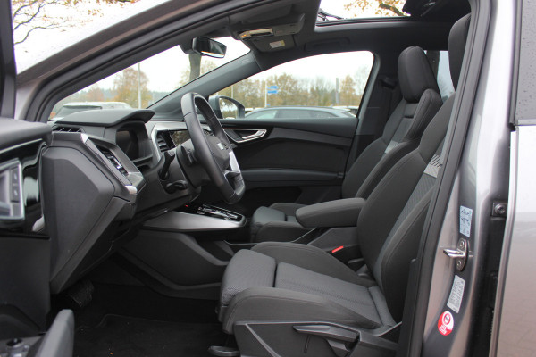 Audi Q4 e-tron 35 Launch edition Advanced Plus 55 kWh / SOH 93%  / Trekhaak / Panoramadak / Camera / Navigatie / 19'' / Matrix LED / Stoelverwarming / Warmtepomp / DAB / ACC