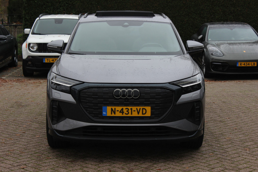 Audi Q4 e-tron 35 Launch edition Advanced Plus 55 kWh / SOH 93%  / Trekhaak / Panoramadak / Camera / Navigatie / 19'' / Matrix LED / Stoelverwarming / Warmtepomp / DAB / ACC