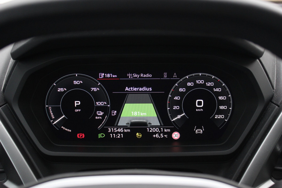 Audi Q4 e-tron 35 Launch edition Advanced Plus 55 kWh / SOH 93%  / Trekhaak / Panoramadak / Camera / Navigatie / 19'' / Matrix LED / Stoelverwarming / Warmtepomp / DAB / ACC