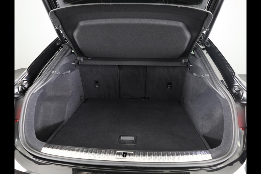 Audi Q3 Sportback 35 TFSI S Edition 150 pk S-tronic | Navigatie | Schuifdak | Parkeersensoren | Lichtmetalen velgen 20" | B&O Soundsystem | Lederen bekleding | S-Line |