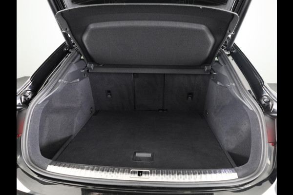Audi Q3 Sportback 35 TFSI S Edition 150 pk S-tronic | Navigatie | Schuifdak | Parkeersensoren | Lichtmetalen velgen 20" | B&O Soundsystem | Lederen bekleding | S-Line |