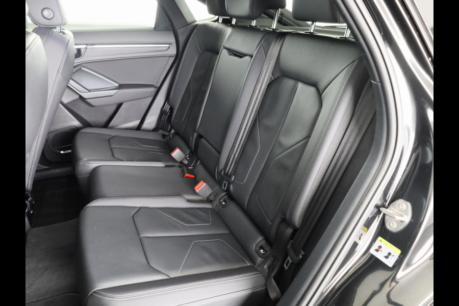 Audi Q3 Sportback 35 TFSI S Edition 150 pk S-tronic | Navigatie | Schuifdak | Parkeersensoren | Lichtmetalen velgen 20" | B&O Soundsystem | Lederen bekleding | S-Line |