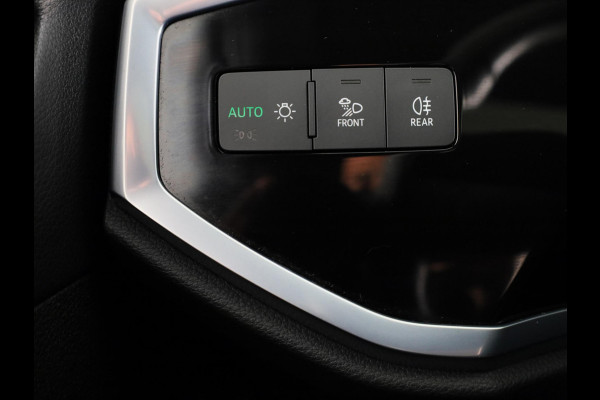 Audi Q3 Sportback 35 TFSI S Edition 150 pk S-tronic | Navigatie | Schuifdak | Parkeersensoren | Lichtmetalen velgen 20" | B&O Soundsystem | Lederen bekleding | S-Line |