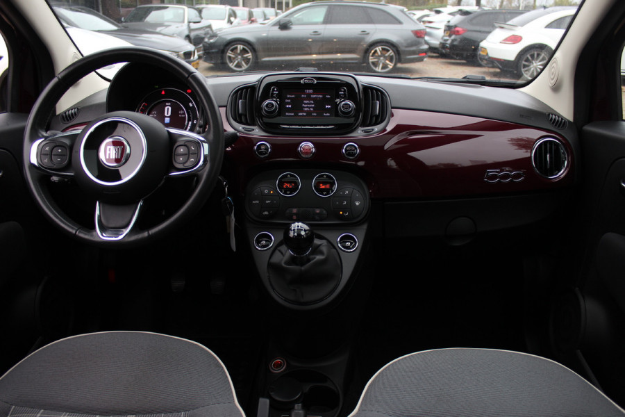 Fiat 500 1.2 Lounge / Panoramadak / Navigatie / Parkeerhulp achter / 15'' / Cruise Control / Xenon / Climate Control