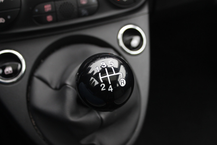 Fiat 500 1.2 Lounge / Panoramadak / Navigatie / Parkeerhulp achter / 15'' / Cruise Control / Xenon / Climate Control