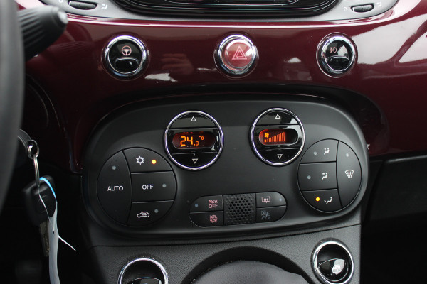 Fiat 500 1.2 Lounge / Panoramadak / Navigatie / Parkeerhulp achter / 15'' / Cruise Control / Xenon / Climate Control