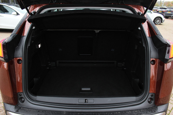 Peugeot 3008 1.2 PureTech Allure / Trekhaak / Panoramadak / Camera / Navigatie / 18'' / Half leder / CarPlay / Stoelverwarmign / Cruise Control
