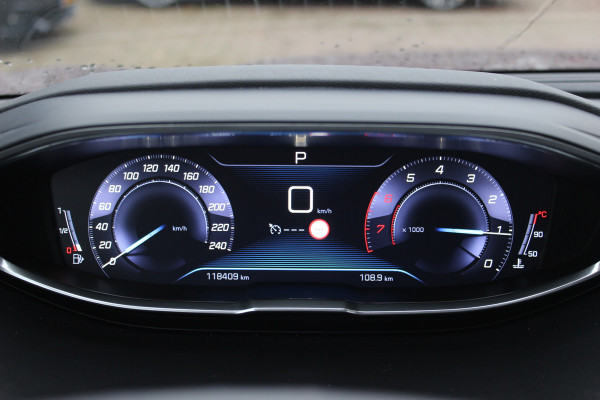 Peugeot 3008 1.2 PureTech Allure / Trekhaak / Panoramadak / Camera / Navigatie / 18'' / Half leder / CarPlay / Stoelverwarmign / Cruise Control