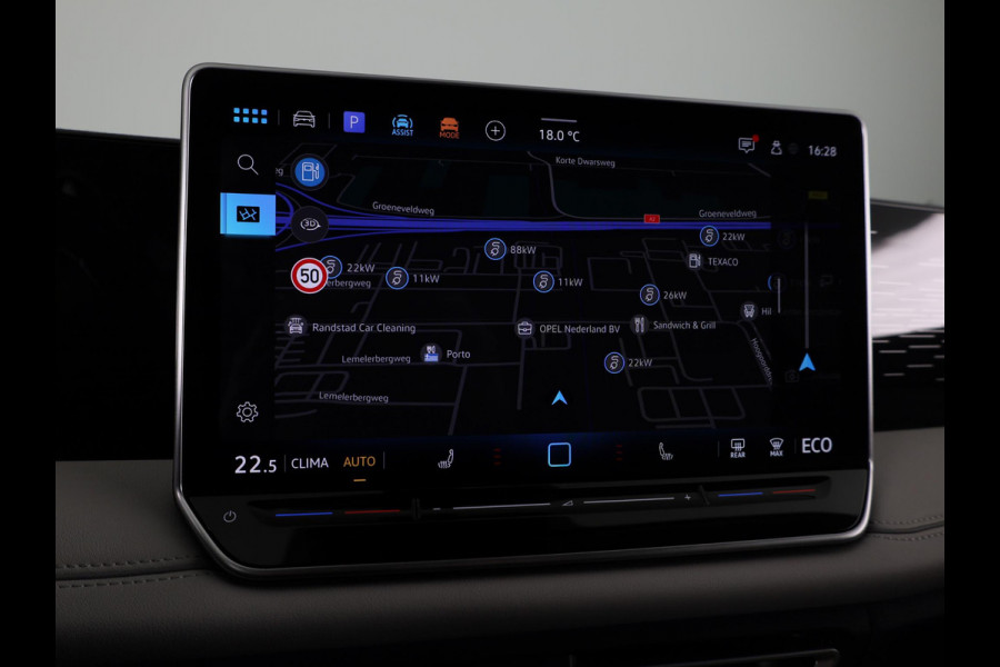 Volkswagen Tiguan 1.5 eHybrid Elegance 204 pk Automaat (DSG) | Verlengde garantie | Navigatie | Trekhaak (wegklapbaar) | Parkeersensoren (Park assist) | Rondomzicht camera | Stoelverwarming |