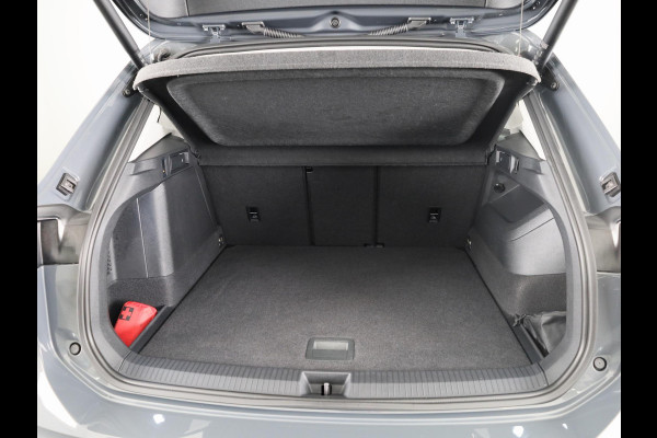 Volkswagen Tiguan 1.5 eHybrid Elegance 204 pk Automaat (DSG) | Verlengde garantie | Navigatie | Trekhaak (wegklapbaar) | Parkeersensoren (Park assist) | Rondomzicht camera | Stoelverwarming |