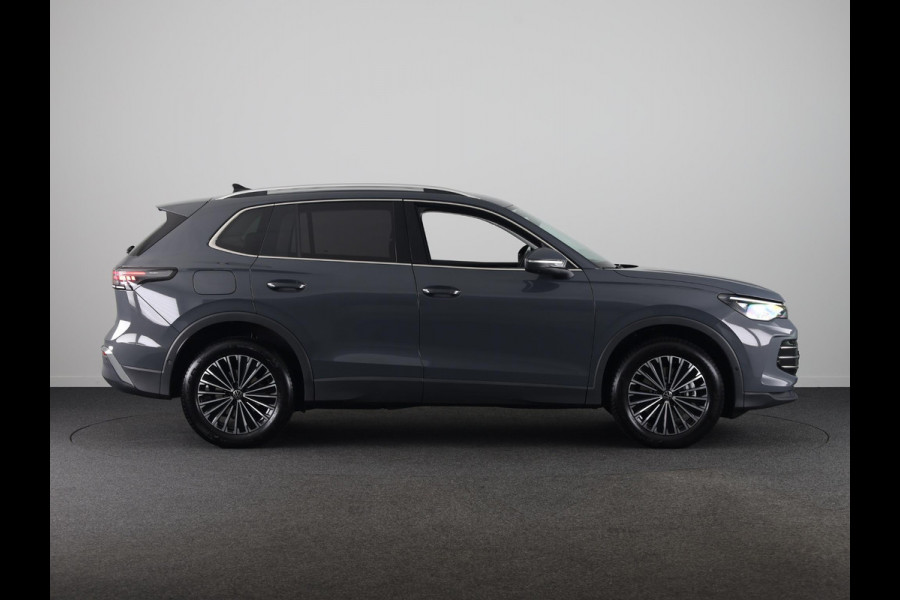 Volkswagen Tiguan 1.5 eHybrid Elegance 204 pk Automaat (DSG) | Verlengde garantie | Navigatie | Trekhaak (wegklapbaar) | Parkeersensoren (Park assist) | Rondomzicht camera | Stoelverwarming |
