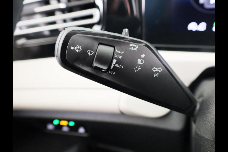 Volkswagen Tiguan 1.5 eHybrid Elegance 204 pk Automaat (DSG) | Verlengde garantie | Navigatie | Trekhaak (wegklapbaar) | Parkeersensoren (Park assist) | Rondomzicht camera | Stoelverwarming |