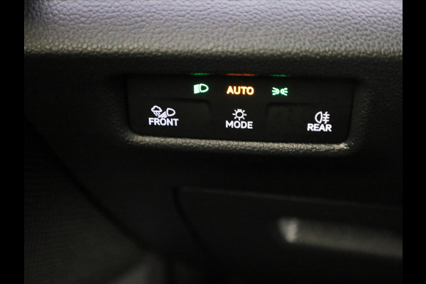 Volkswagen Tiguan 1.5 eHybrid Elegance 204 pk Automaat (DSG) | Verlengde garantie | Navigatie | Trekhaak (wegklapbaar) | Parkeersensoren (Park assist) | Rondomzicht camera | Stoelverwarming |