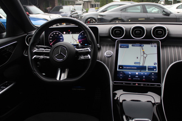 Mercedes-Benz C-Klasse 180 AMG Line / Camera / Leder&Alcantara / 18'' / Navigatie / DAB / Dodehoek / Stoelverwarming / Cruise Control