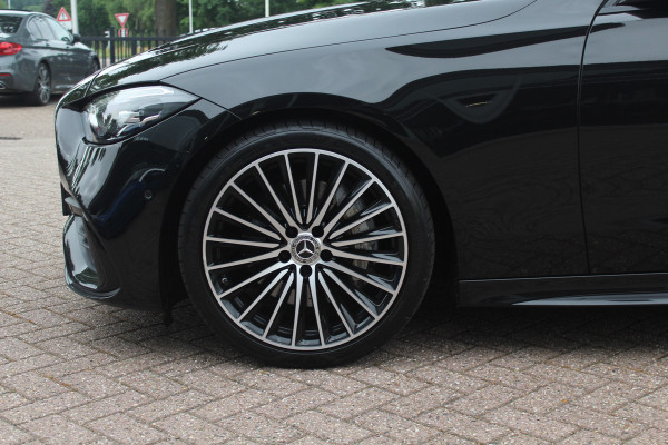 Mercedes-Benz C-Klasse 180 AMG Line / Camera / Leder&Alcantara / 18'' / Navigatie / DAB / Dodehoek / Stoelverwarming / Cruise Control