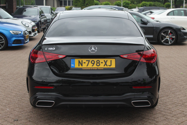 Mercedes-Benz C-Klasse 180 AMG Line / Camera / Leder&Alcantara / 18'' / Navigatie / DAB / Dodehoek / Stoelverwarming / Cruise Control
