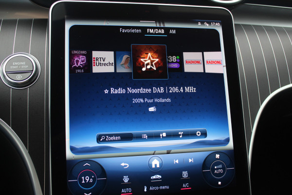 Mercedes-Benz C-Klasse 180 AMG Line / Camera / Leder&Alcantara / 18'' / Navigatie / DAB / Dodehoek / Stoelverwarming / Cruise Control