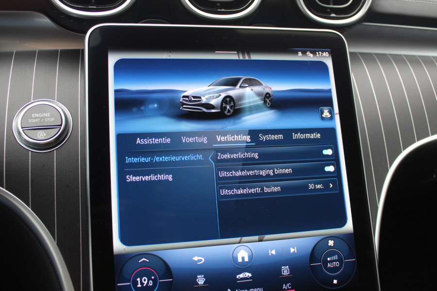 Mercedes-Benz C-Klasse 180 AMG Line / Camera / Leder&Alcantara / 18'' / Navigatie / DAB / Dodehoek / Stoelverwarming / Cruise Control