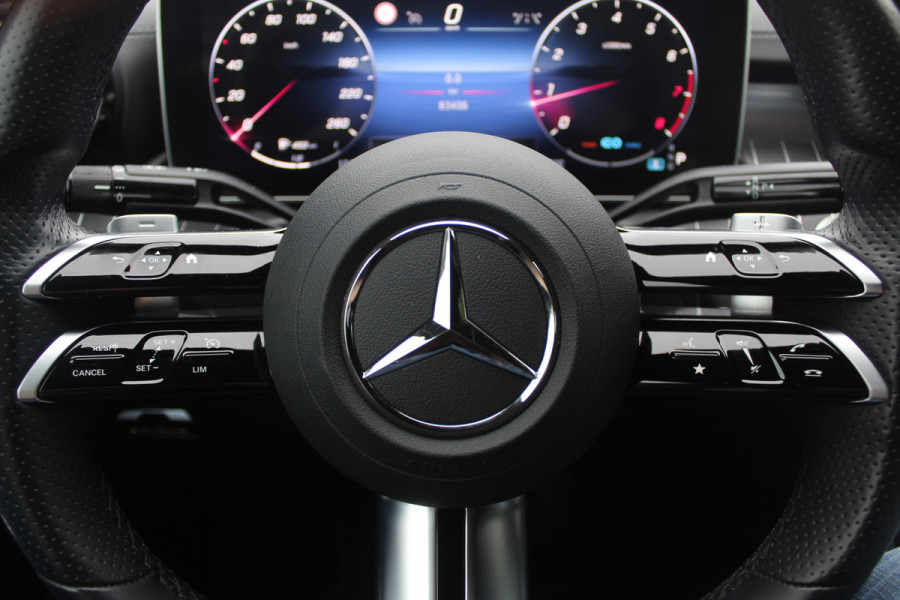 Mercedes-Benz C-Klasse 180 AMG Line / Camera / Leder&Alcantara / 18'' / Navigatie / DAB / Dodehoek / Stoelverwarming / Cruise Control