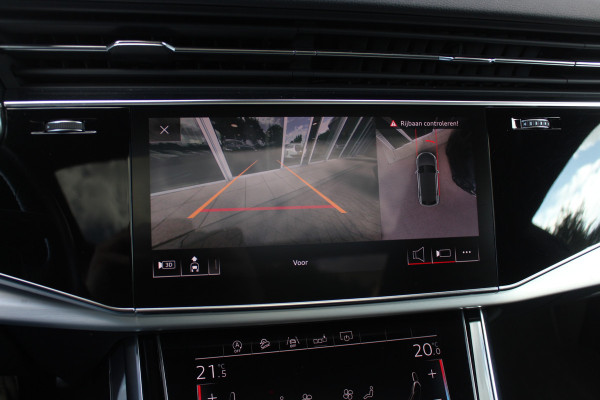 Audi Q8 55 TFSI quattro Pro Line Plus / Trekhaak / Panoramadak / 360Camera / Achterasbesturing / Softclose / 22'' / B&O / Sfeerverlichting / Dodehoek / DAB / Stoelverwarming / ACC