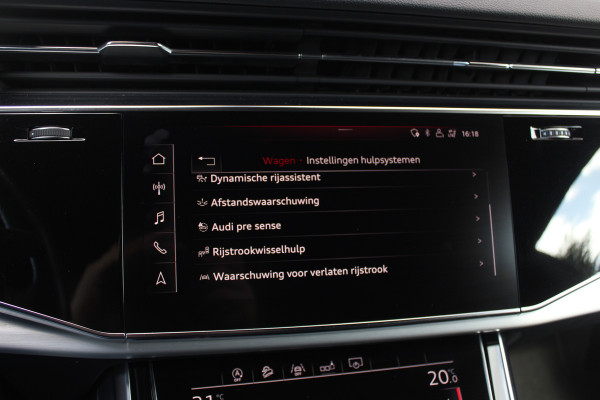 Audi Q8 55 TFSI quattro Pro Line Plus / Trekhaak / Panoramadak / 360Camera / Achterasbesturing / Softclose / 22'' / B&O / Sfeerverlichting / Dodehoek / DAB / Stoelverwarming / ACC