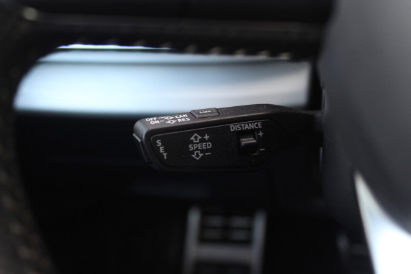 Audi Q8 55 TFSI quattro Pro Line Plus / Trekhaak / Panoramadak / 360Camera / Achterasbesturing / Softclose / 22'' / B&O / Sfeerverlichting / Dodehoek / DAB / Stoelverwarming / ACC