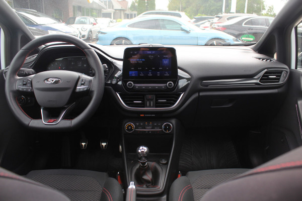 Ford Fiesta 1.0 EcoBoost ST-Line X / Panoramadak / Navigatie / Full LED / 17'' / Keyless / Stuur+stoelverwarming / Parkeerhulp achter / DAB / Cruise Control