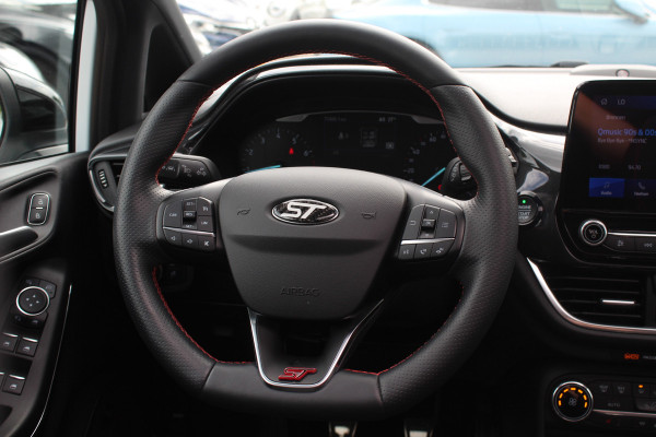 Ford Fiesta 1.0 EcoBoost ST-Line X / Panoramadak / Navigatie / Full LED / 17'' / Keyless / Stuur+stoelverwarming / Parkeerhulp achter / DAB / Cruise Control