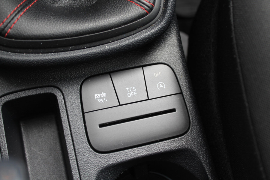 Ford Fiesta 1.0 EcoBoost ST-Line X / Panoramadak / Navigatie / Full LED / 17'' / Keyless / Stuur+stoelverwarming / Parkeerhulp achter / DAB / Cruise Control