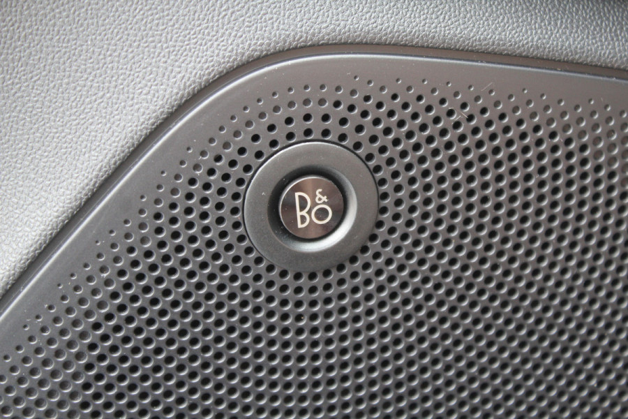 Ford Fiesta 1.0 EcoBoost ST-Line X / Panoramadak / Navigatie / Full LED / 17'' / Keyless / Stuur+stoelverwarming / Parkeerhulp achter / DAB / Cruise Control