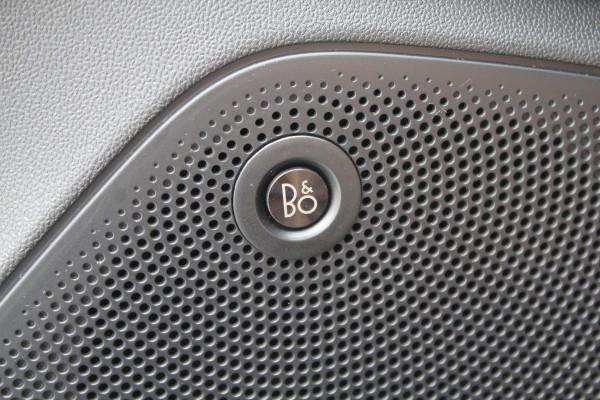 Ford Fiesta 1.0 EcoBoost ST-Line X / Panoramadak / Navigatie / Full LED / 17'' / Keyless / Stuur+stoelverwarming / Parkeerhulp achter / DAB / Cruise Control