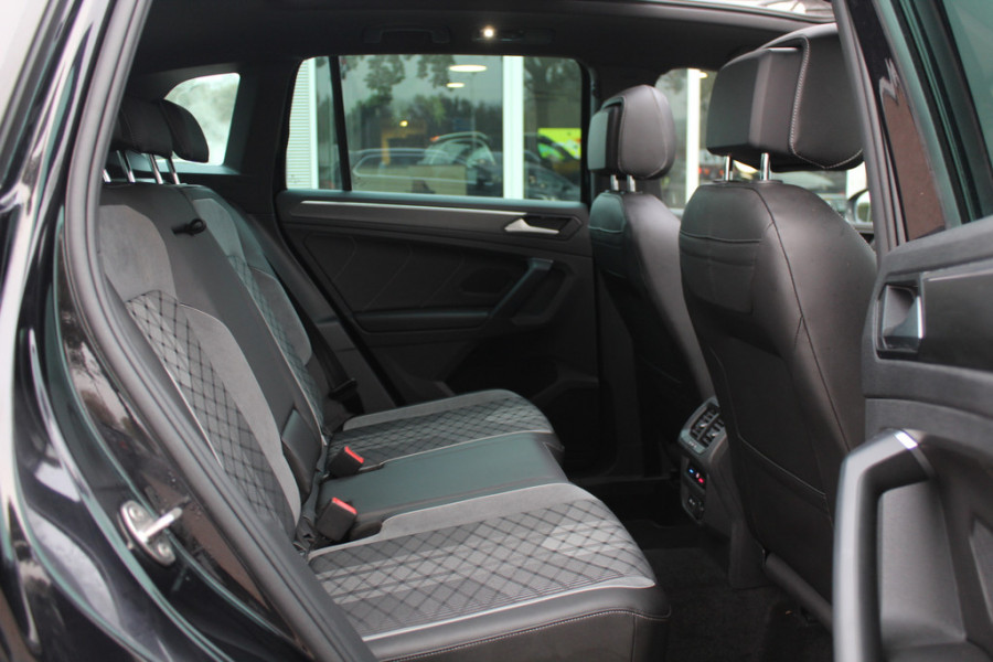 Volkswagen Tiguan 1.5 TSI R-Line / NL Auto! / Trekhaak / Panoramadak / Camera / Keyless / 19'' / CarPlay / Navigatie / DAB / ACC