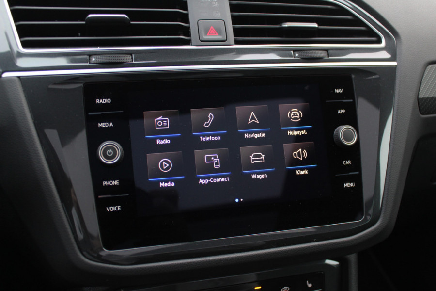 Volkswagen Tiguan 1.5 TSI R-Line / NL Auto! / Trekhaak / Panoramadak / Camera / Keyless / 19'' / CarPlay / Navigatie / DAB / ACC