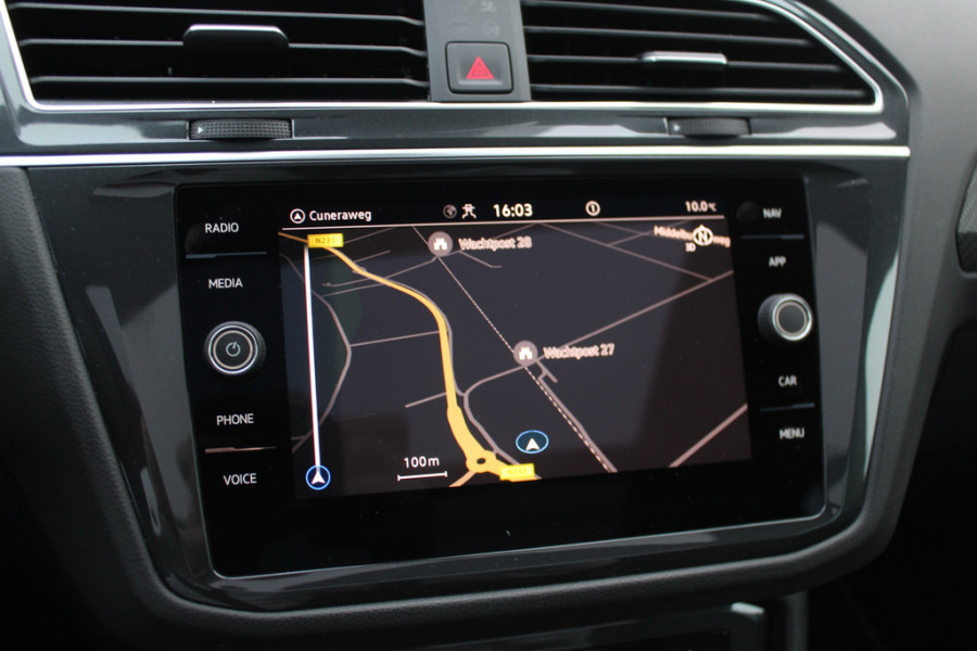 Volkswagen Tiguan 1.5 TSI R-Line / NL Auto! / Trekhaak / Panoramadak / Camera / Keyless / 19'' / CarPlay / Navigatie / DAB / ACC