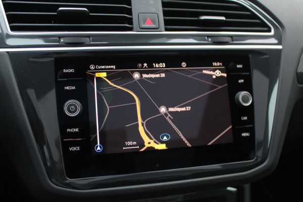 Volkswagen Tiguan 1.5 TSI R-Line / NL Auto! / Trekhaak / Panoramadak / Camera / Keyless / 19'' / CarPlay / Navigatie / DAB / ACC