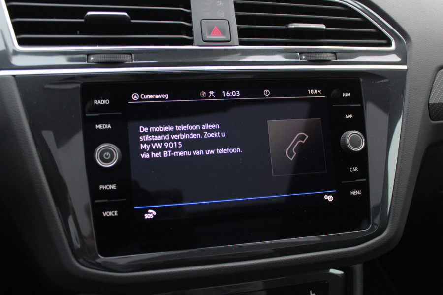 Volkswagen Tiguan 1.5 TSI R-Line / NL Auto! / Trekhaak / Panoramadak / Camera / Keyless / 19'' / CarPlay / Navigatie / DAB / ACC