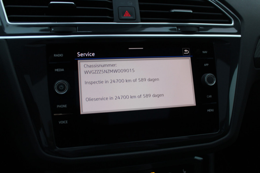 Volkswagen Tiguan 1.5 TSI R-Line / NL Auto! / Trekhaak / Panoramadak / Camera / Keyless / 19'' / CarPlay / Navigatie / DAB / ACC