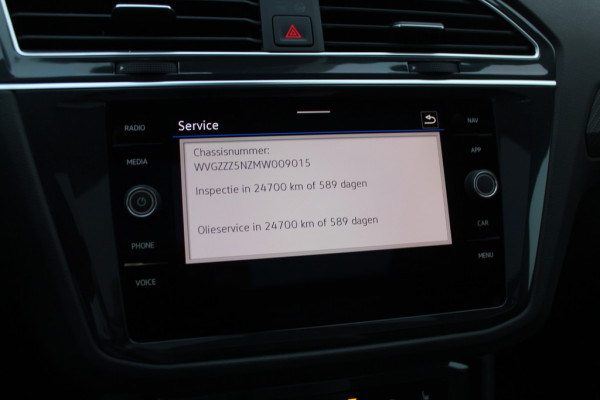 Volkswagen Tiguan 1.5 TSI R-Line / NL Auto! / Trekhaak / Panoramadak / Camera / Keyless / 19'' / CarPlay / Navigatie / DAB / ACC