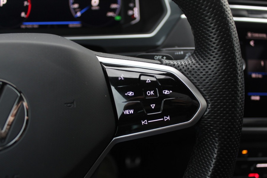 Volkswagen Tiguan 1.5 TSI R-Line / NL Auto! / Trekhaak / Panoramadak / Camera / Keyless / 19'' / CarPlay / Navigatie / DAB / ACC