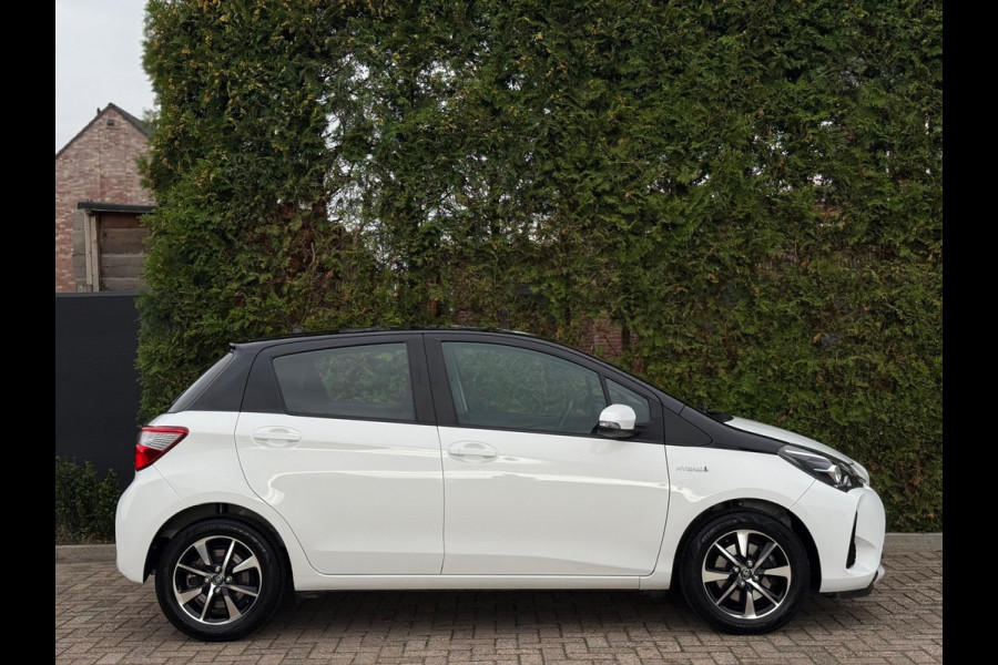 Toyota Yaris 1.5 Hybrid Bi-Tone Bluetooth