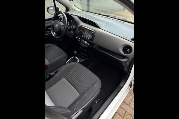 Toyota Yaris 1.5 Hybrid Bi-Tone Bluetooth